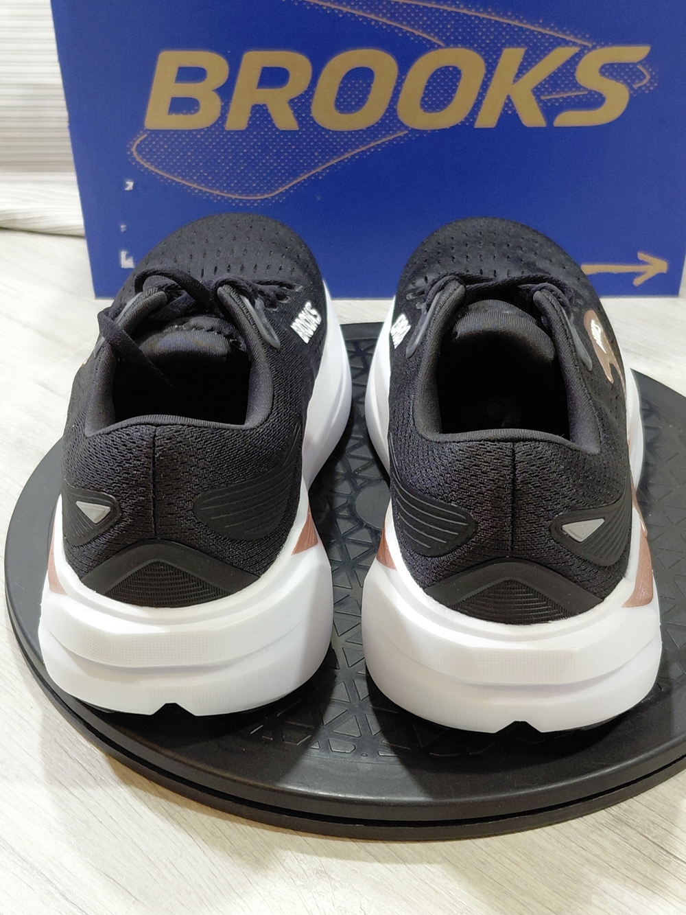 NEW Brooks Womens Ghost Max 3 Running Shoes - Black with Rose Gold SIZE 8B - Picture 5 of 14